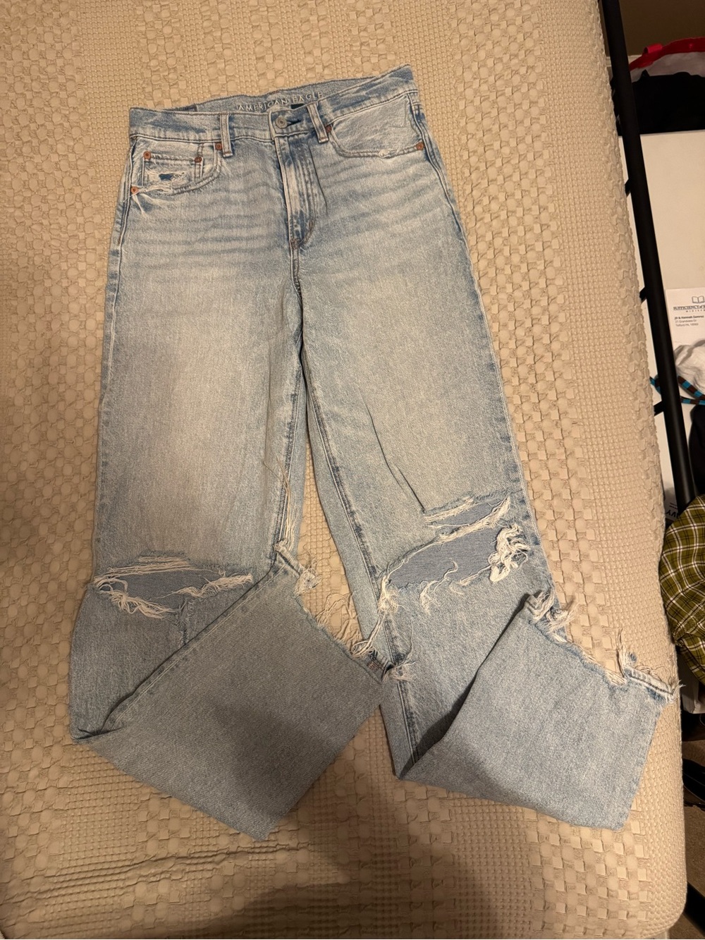 American Eagle Light Wash Distressed Women's Jeans